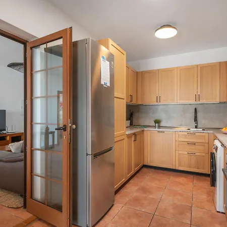 Bay View Apartment *