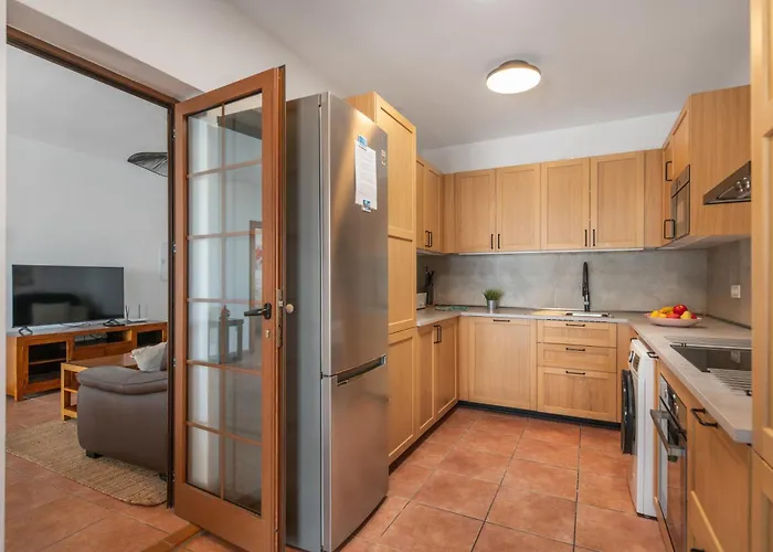 Bay View Apartment *